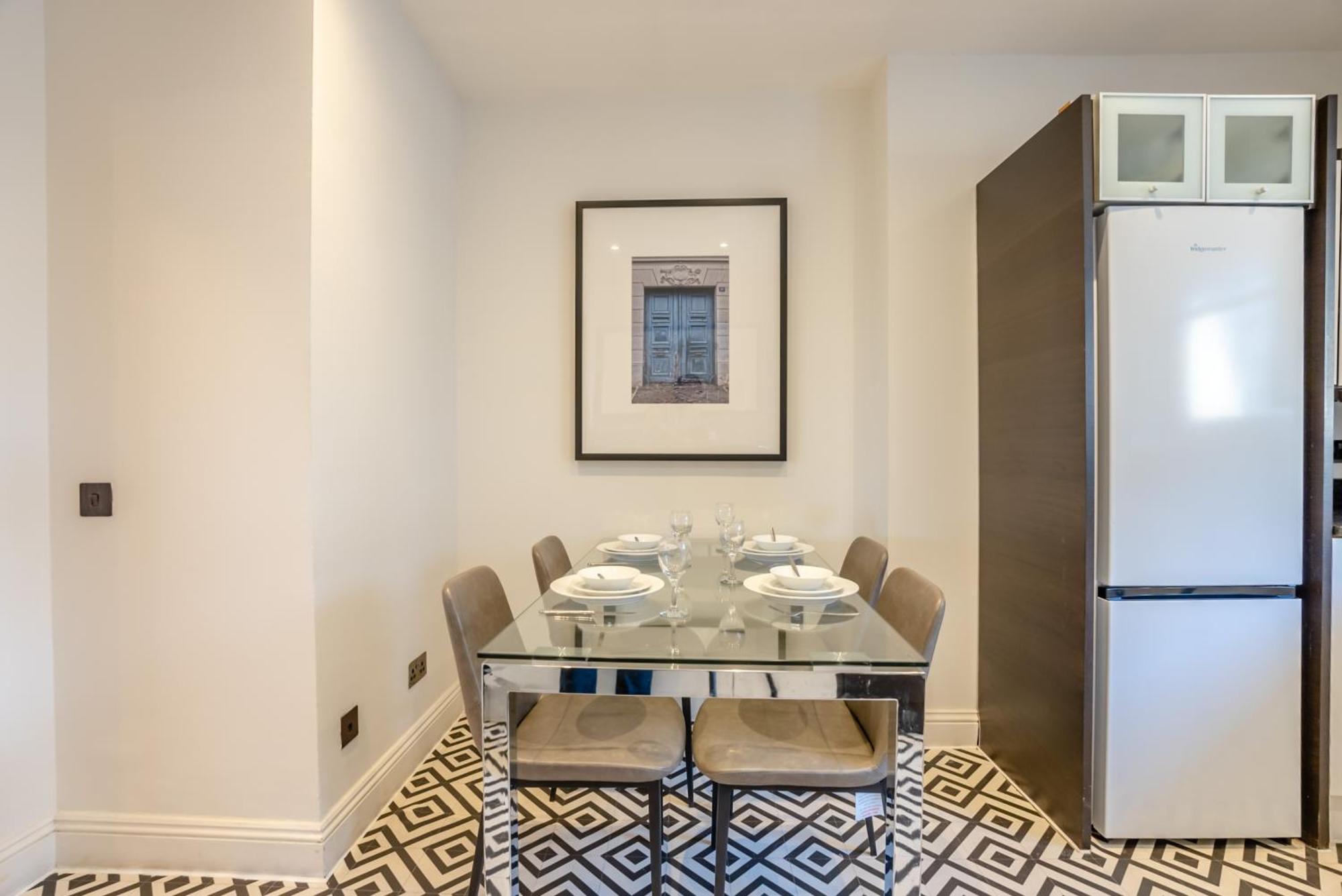 Strathmore Court Apartments ลอนดอน ภายนอก รูปภาพ